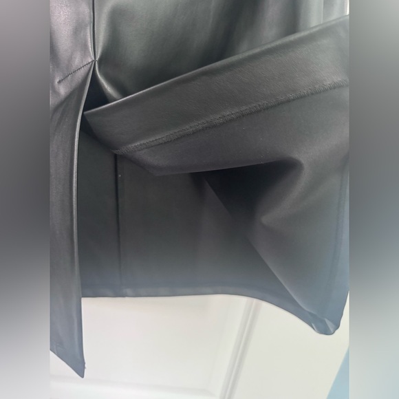 Michael Kors Elegant Black Leather Pencil Skirt - Picture 8 of 8